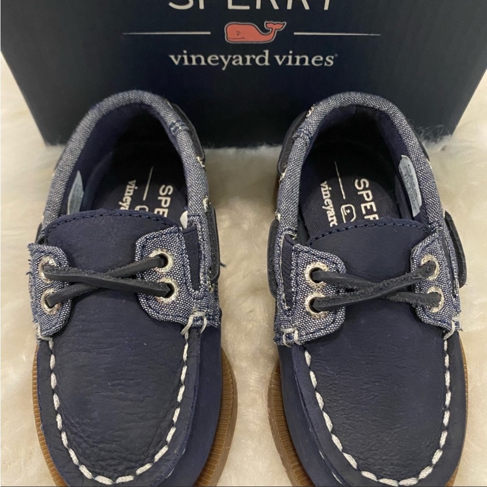 NWT Sperry x vineyard vines Authentic Original Slip On Boat
Shoe Boy 5